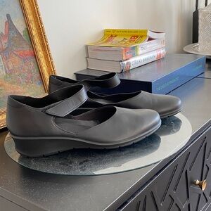Ecco Women's Black Mary Jane Flats,NWOT.